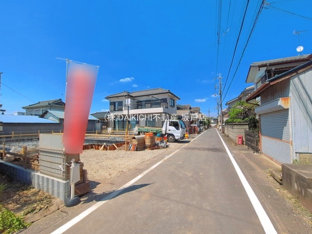 【前面道路含む現地写真】 | 鶴ヶ島市鶴ヶ丘第5　リーブルガーデン　新築戸建　全2棟　1号棟