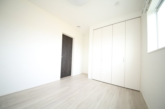 南羽生中古住宅の洋室|2階 東側洋室