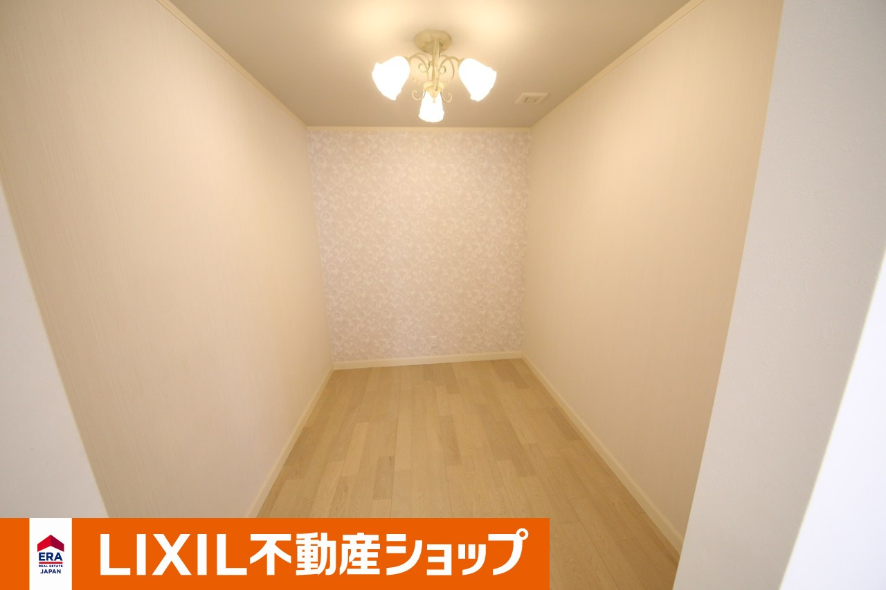 白岡市西１０丁目築浅中古戸建の収納|約３.４帖。キッズルームでも納戸でも多用途に使えます。