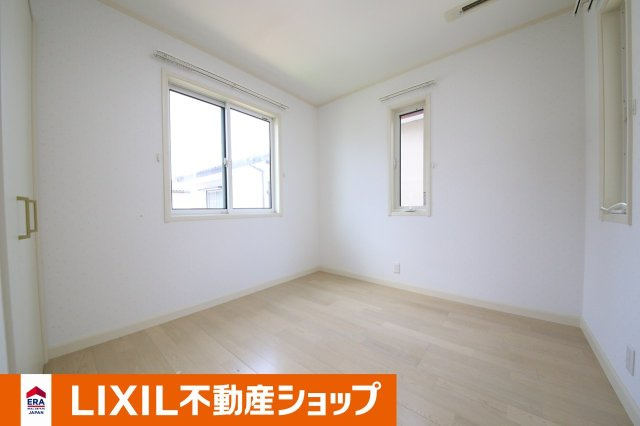 白岡市西１０丁目築浅中古戸建の洋室|２階洋室。５.０帖。