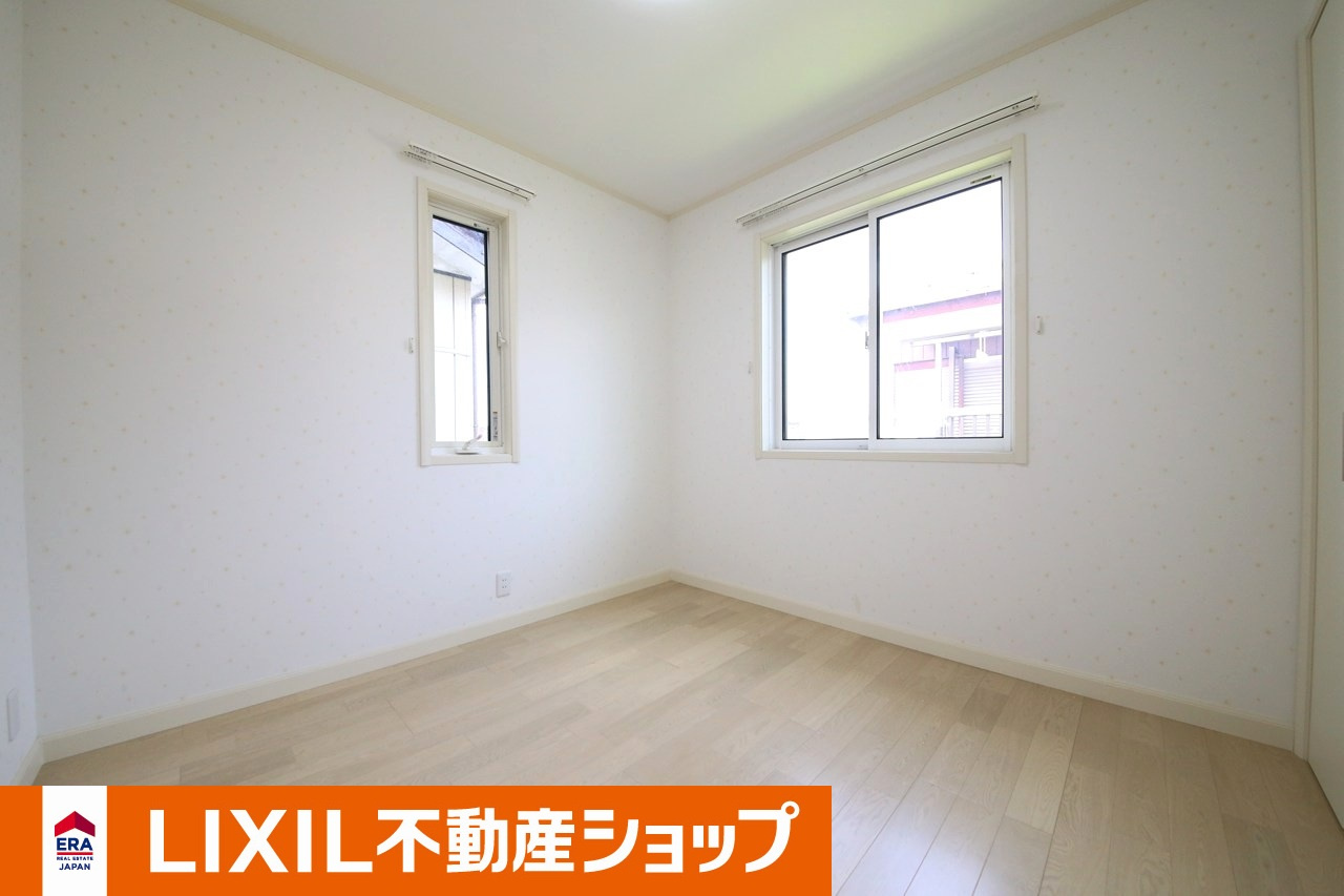 白岡市西１０丁目築浅中古戸建の洋室|２階洋室。４.５帖。