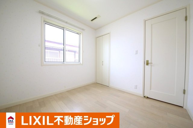 白岡市西１０丁目築浅中古戸建の寝室|2階寝室。きれいな洋室です。