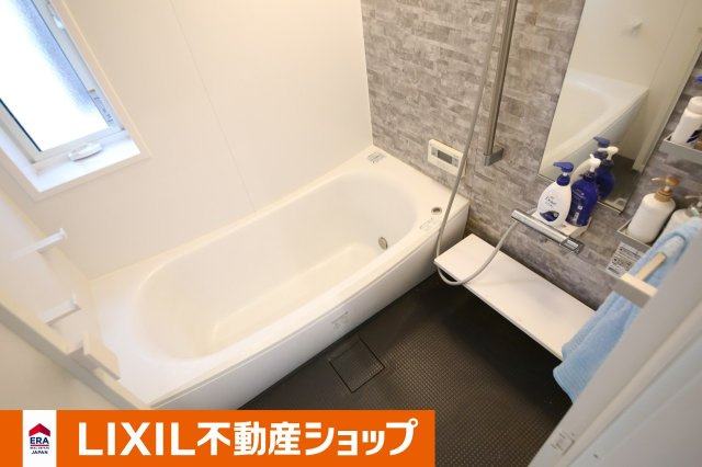 白岡市西１０丁目築浅中古戸建の浴室|２階バスルーム。