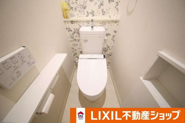 白岡市西１０丁目築浅中古戸建のトイレ|２階トイレ。