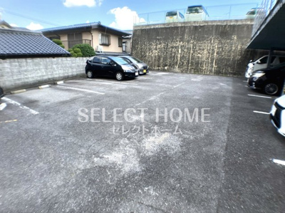 【駐車場】 | ステープル六供 | 駐車場に車を止められます