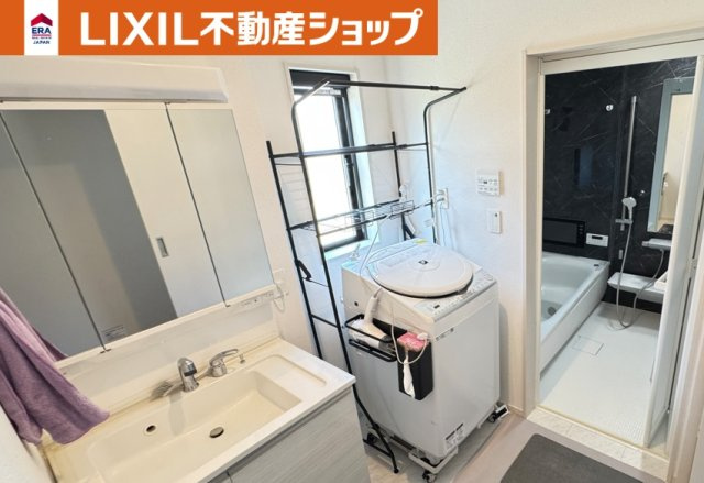 久喜市佐間築浅中古戸建（２０２４年４月建築）の脱衣所|開放感のある明るいサニタリー♪
