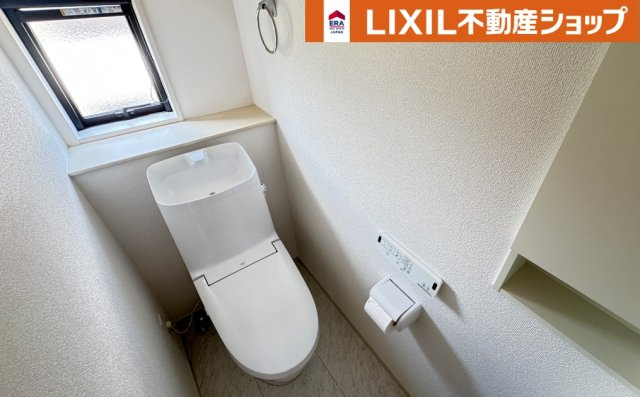 久喜市佐間築浅中古戸建（２０２４年４月建築）のその他|窓や収納があり、機能豊富なウィシュレット付き♪