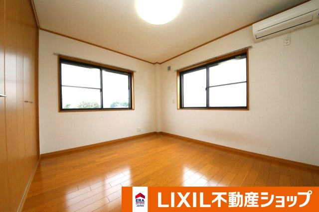 八甫2丁目中古戸建の洋室|2階東側洋室（1）