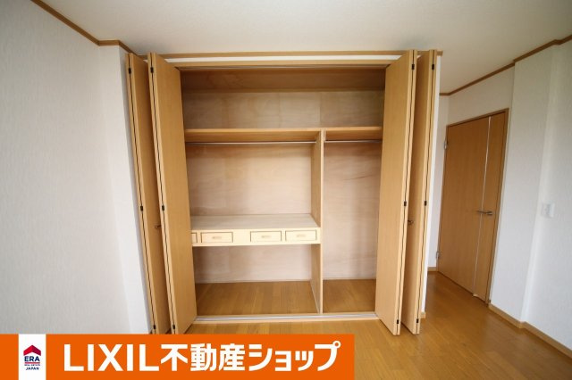八甫2丁目中古戸建の収納|2階西側洋室収納