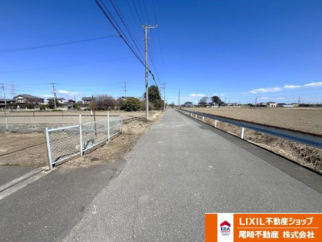 八甫2丁目中古戸建の前面道路含む現地写真|北側公道