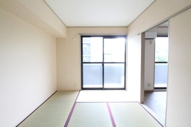 海老名市下今泉２丁目のアパートの寝室