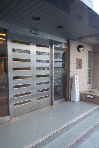 パレステュディオ文京千石パークサイドのエントランス