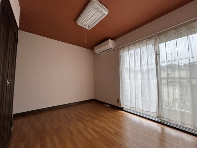 久喜市栗原4丁目中古住宅の洋室|2階南側洋室（2）