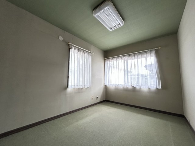 久喜市栗原4丁目中古住宅の洋室|2階北側洋室（1）