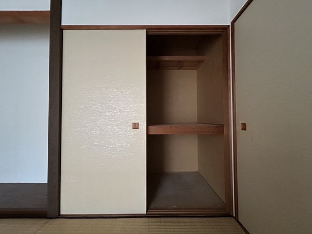 久喜市栗原4丁目中古住宅の収納|1階和室収納