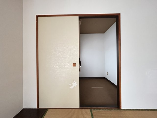 久喜市栗原4丁目中古住宅の収納|2階和室収納
