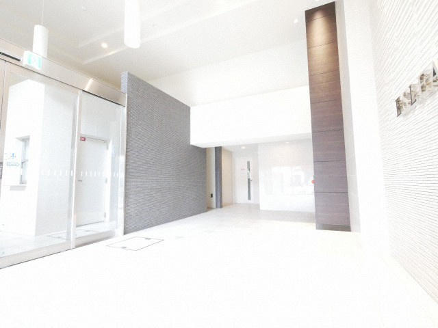 エスリード心斎橋EASTのロビー