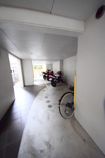 アーサクラスト横浜の駐車場