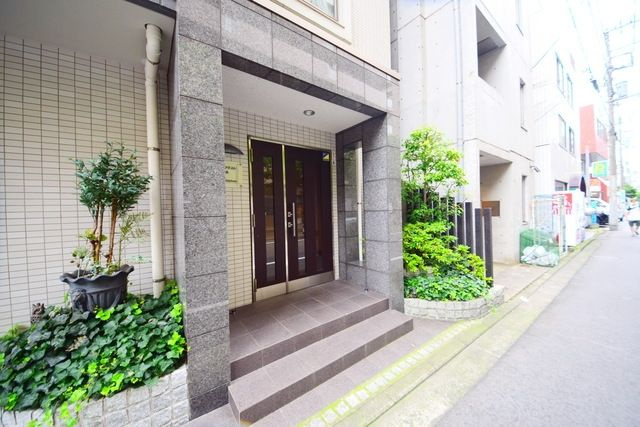 アーサクラスト横浜のエントランス