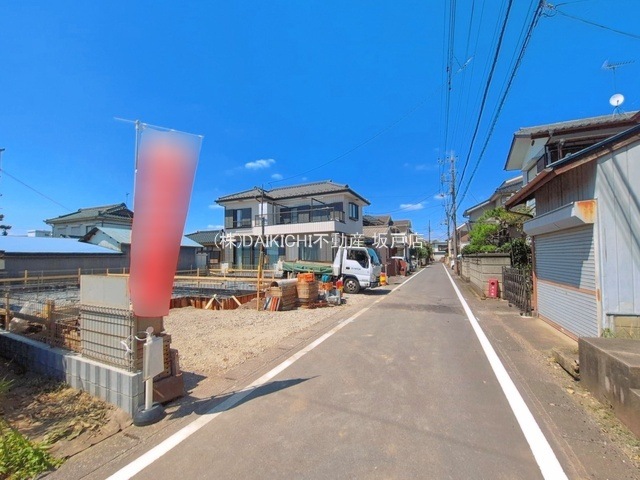 【前面道路含む現地写真】 | 鶴ヶ島市鶴ヶ丘第5　リーブルガーデン　新築戸建　全2棟　2号棟