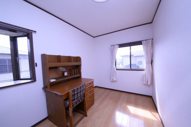 久喜市桜田四丁目 中古住宅の洋室|２階：東側の部屋