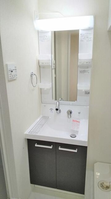 【独立洗面台】 | b'CASA志茂 | 朝の支度にも助かる、独立の洗髪洗面化粧台