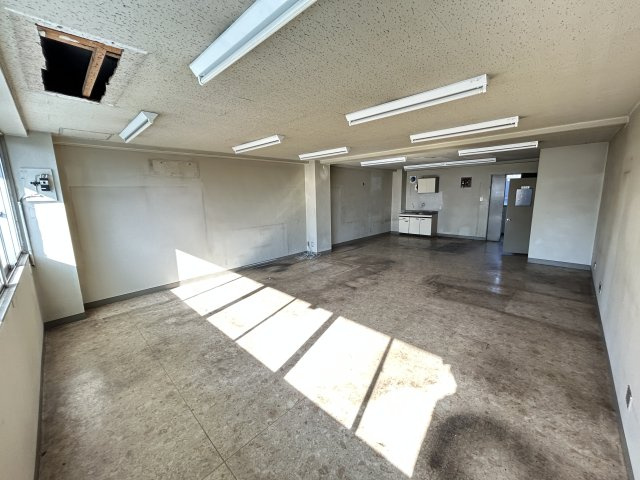 みよしやビルの内装