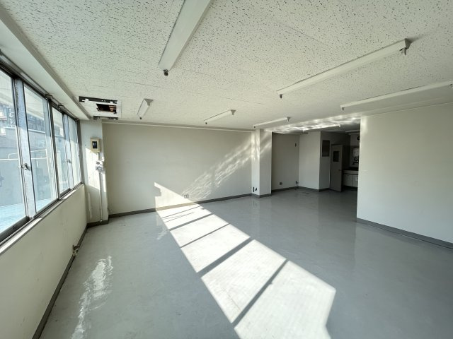 みよしやビルの内装