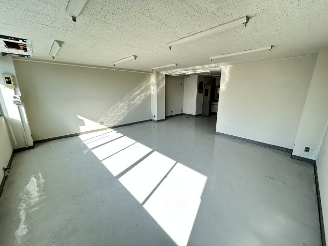 みよしやビルの内装