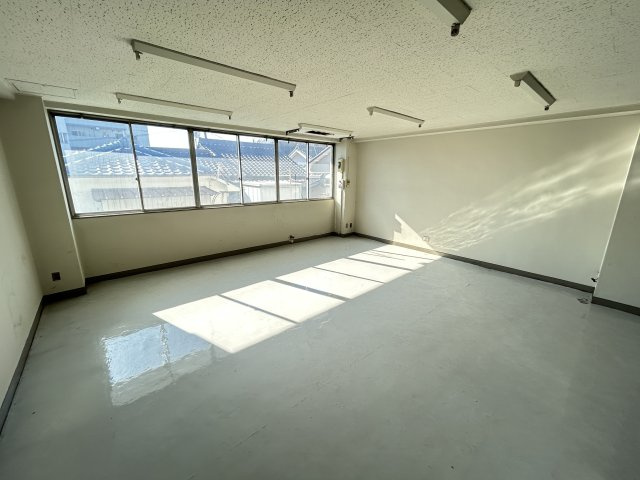 みよしやビルの内装