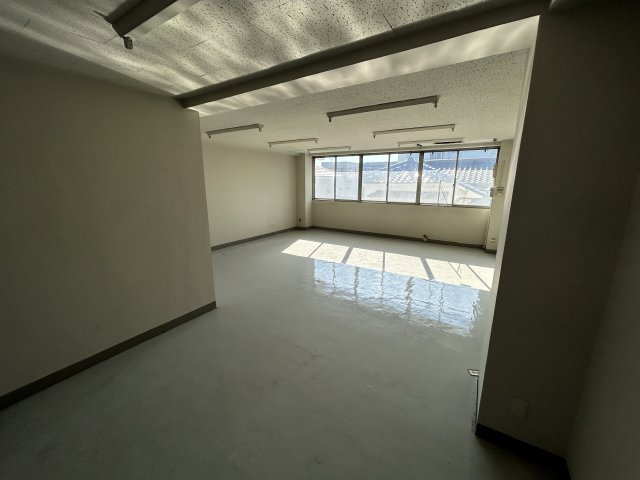 みよしやビルの内装