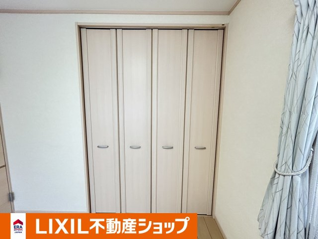 久喜市西大輪中古戸建の収納|洋室２の収納です。
