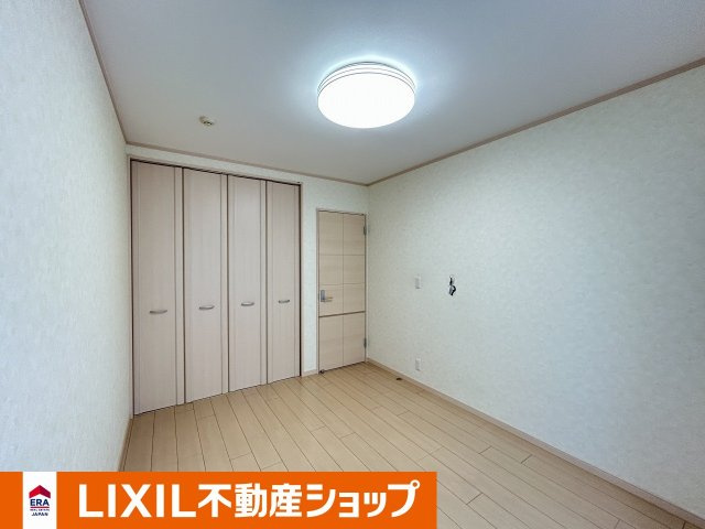 久喜市西大輪中古戸建の洋室|洋室１（６帖）別角度から撮りました。
