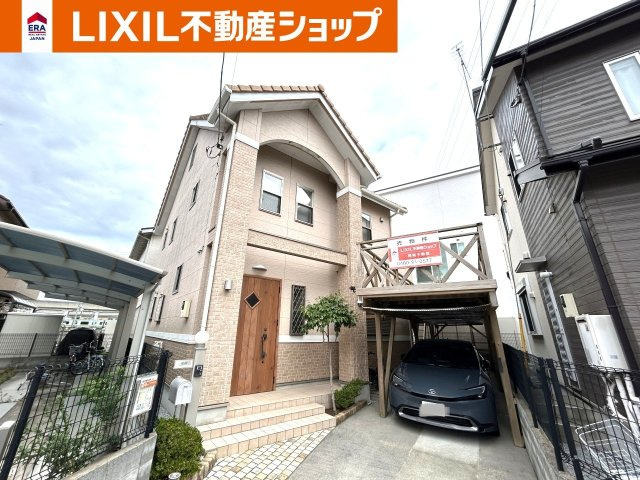 久喜市西大輪中古戸建の外観|目の前に駐車スペースあります。