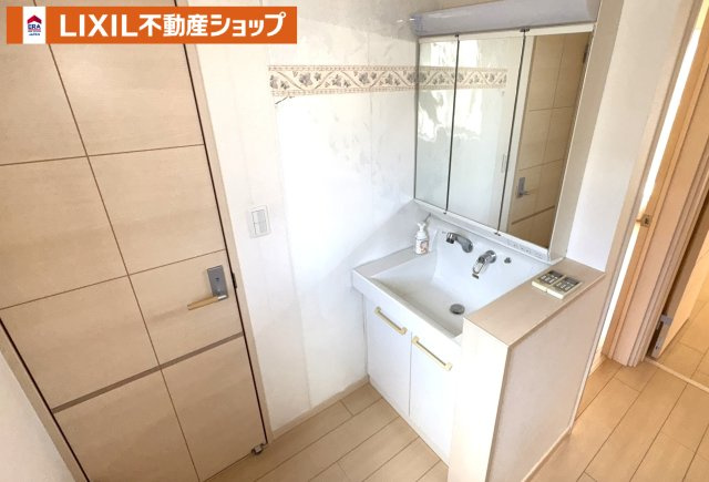 久喜市西大輪中古戸建のその他|２階にも洗面化粧台がございます。