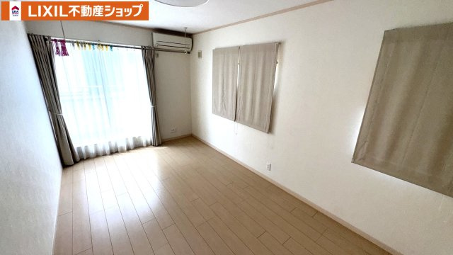 久喜市西大輪中古戸建の洋室|２階(西側）の洋室３部屋はとてもきれいです。