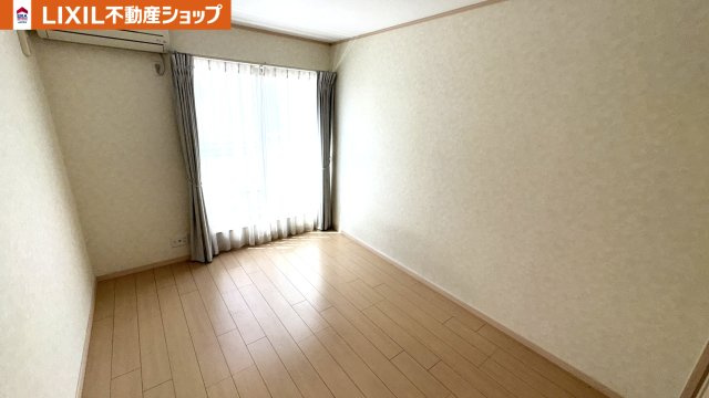 久喜市西大輪中古戸建の洋室|２階(中側）の洋室３部屋はとてもきれいです。