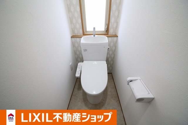 上尾市井戸木１丁目中古戸建のトイレ|2階トイレ
