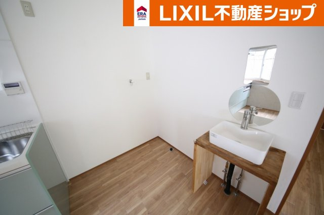 上尾市井戸木１丁目中古戸建のその他|2階洗面台