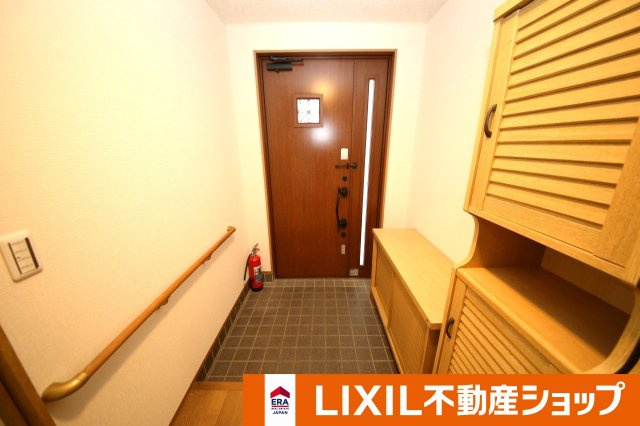 上尾市井戸木１丁目中古戸建の玄関