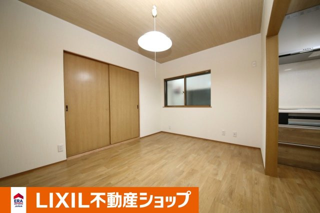上尾市井戸木１丁目中古戸建の洋室|1階台所洋室6.5帖