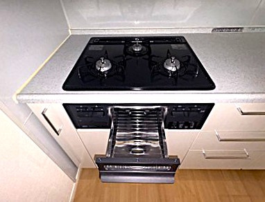 サンクレイドル春日部のその他|コンロは交換され、新品３口コンロです