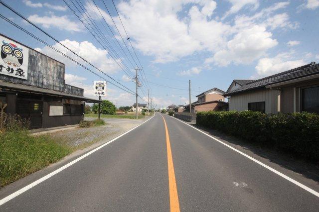 間口土地（１１８３番）の前面道路含む現地写真|県道阿佐間・幸手線（幅員：９.５ｍ～９.７ｍ）南西側より撮影