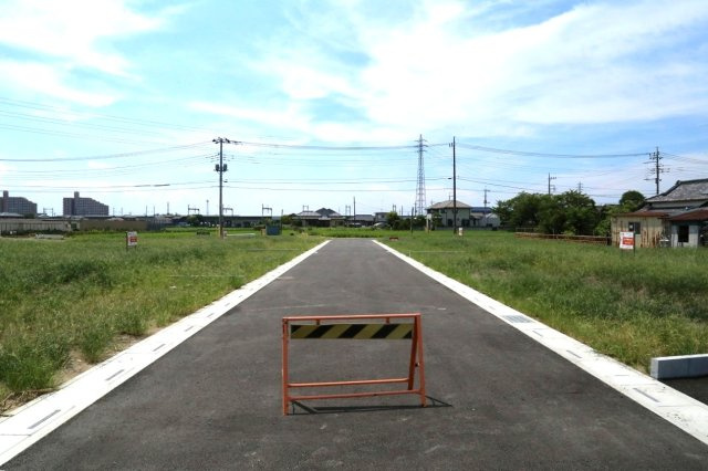 上川崎全８区画Ｎｏ,８の前面道路含む現地写真|北側開発道路東側より望む