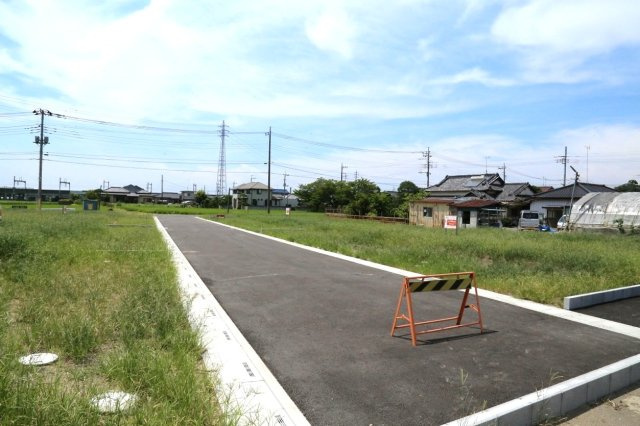 上川崎全８区画Ｎｏ,８の前面道路含む現地写真|北側開発道路南東側より望む