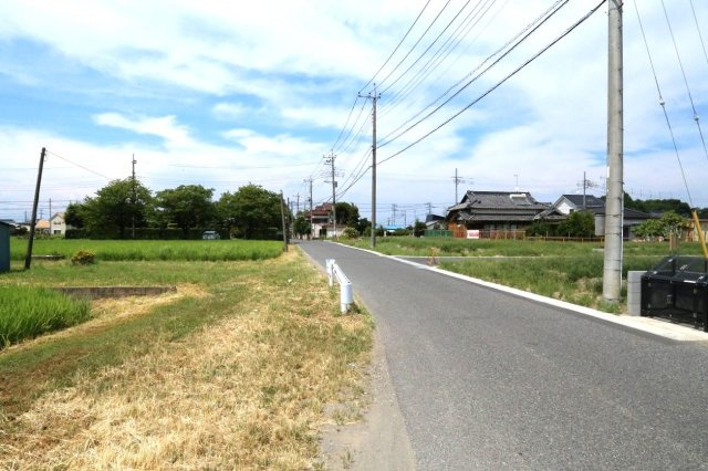 上川崎全８区画Ｎｏ,６の前面道路含む現地写真|西側市道　南西側より望む