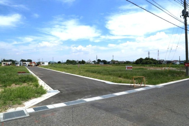 上川崎全８区画Ｎｏ,６の前面道路含む現地写真|北側開発道路北西側より望む