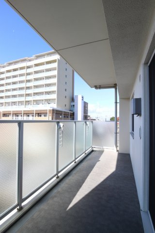 アメニティコート明舞1号棟のバルコニー