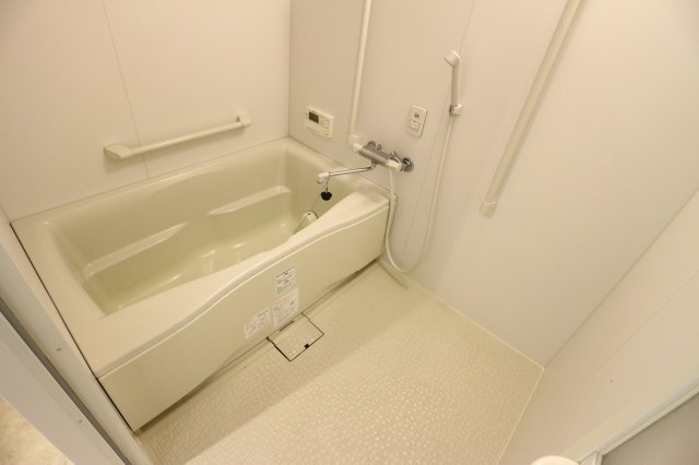 アメニティコート明舞1号棟の浴室|※同建物別部屋参考写真