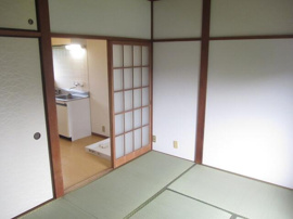 和室からキッチンへ